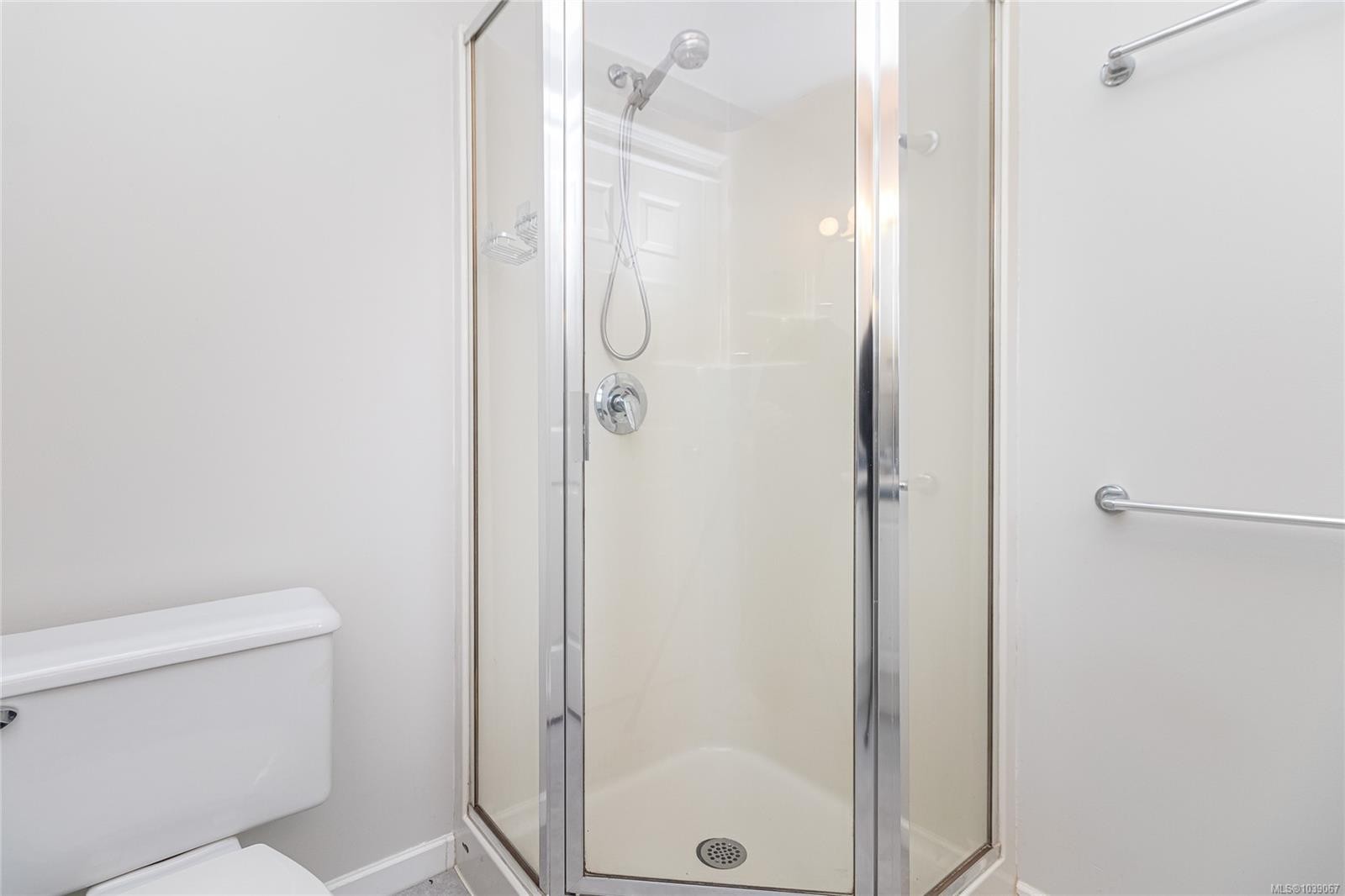 #13-1043 Caledonia Ave, Victoria, BC