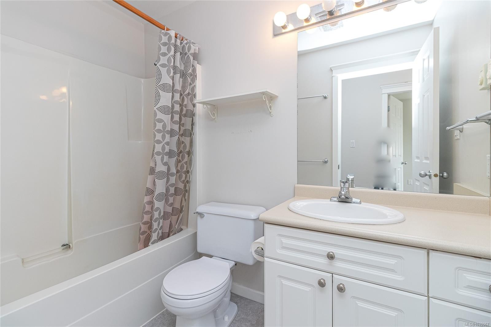 #13-1043 Caledonia Ave, Victoria, BC