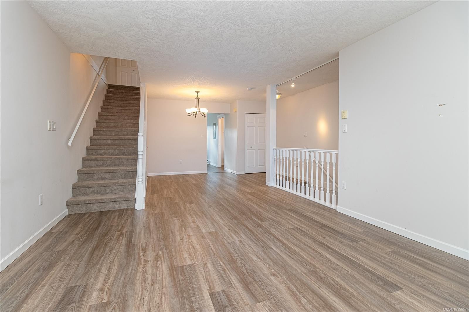 #13-1043 Caledonia Ave, Victoria, BC