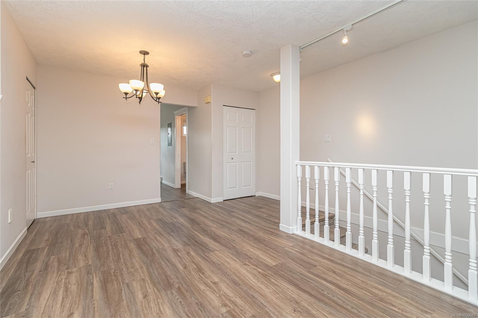 #13-1043 Caledonia Ave, Victoria, BC