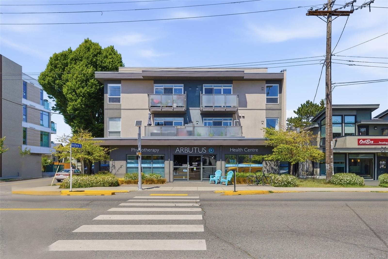 #303-1515 Redfern St, Victoria, BC - Outdoor With Balcony