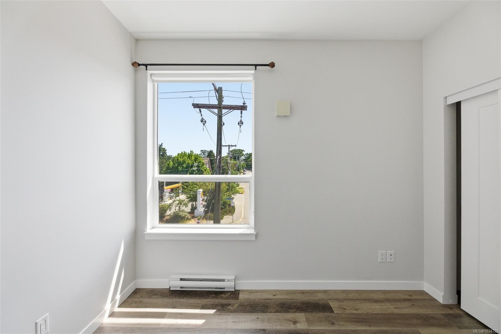 #303-1515 Redfern St, Victoria, BC - Indoor Photo Showing Other Room