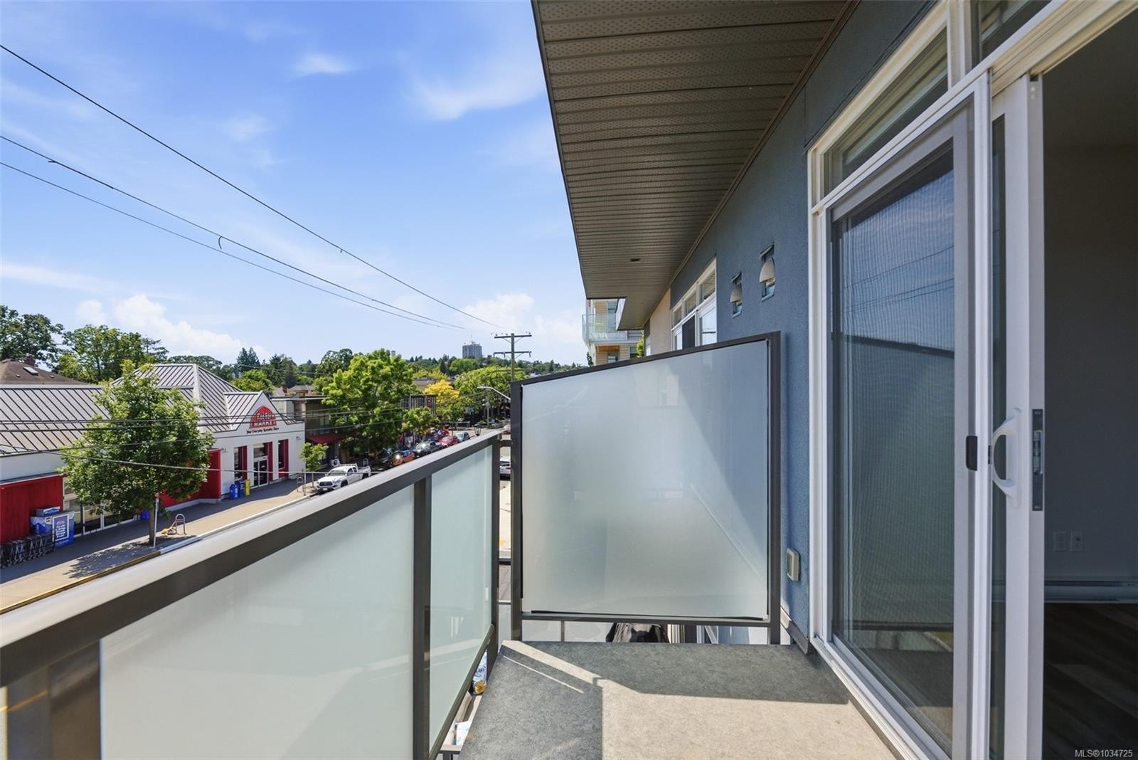 #303-1515 Redfern St, Victoria, BC - Outdoor With Balcony With Exterior