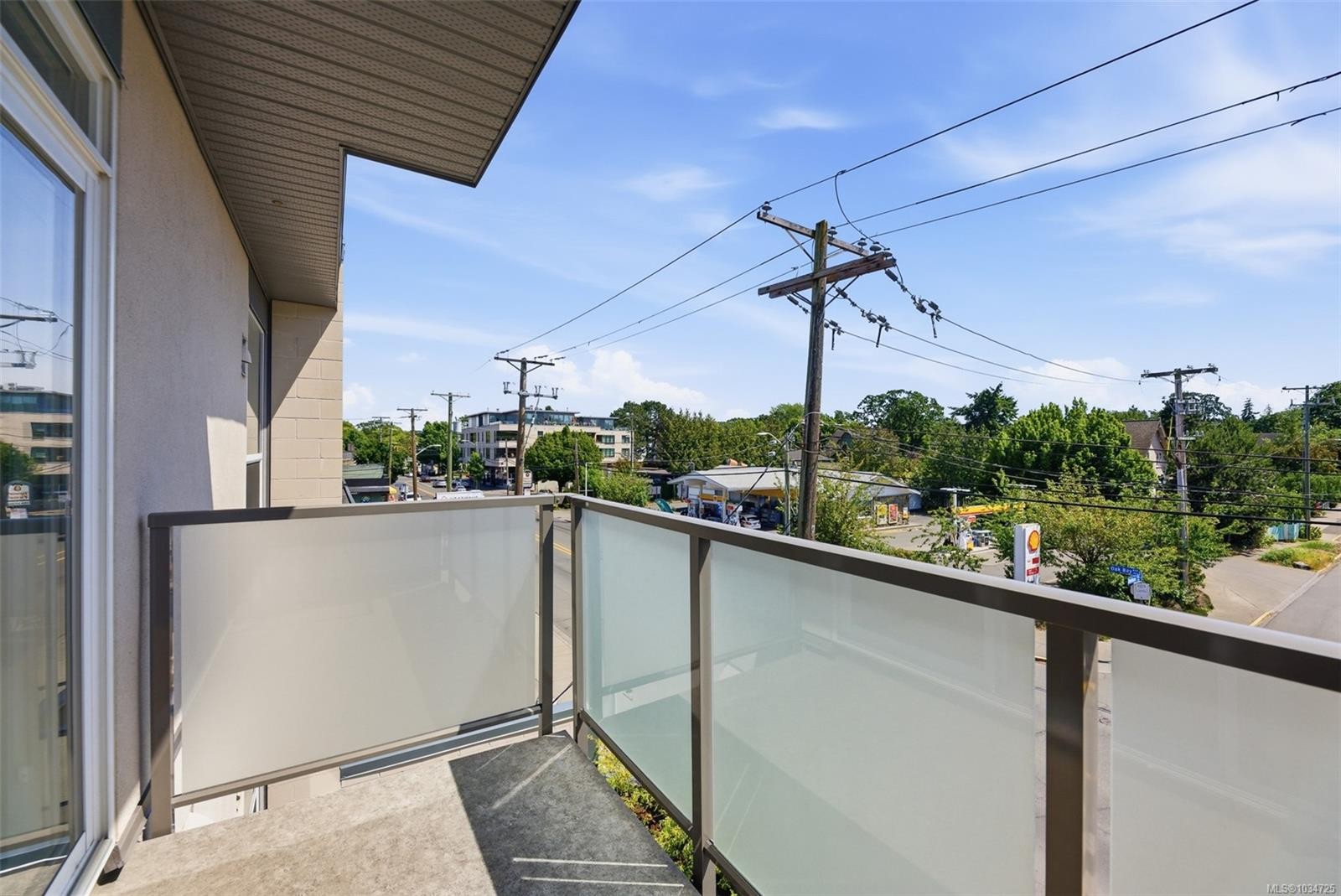 #303-1515 Redfern St, Victoria, BC - Outdoor With Balcony With Exterior