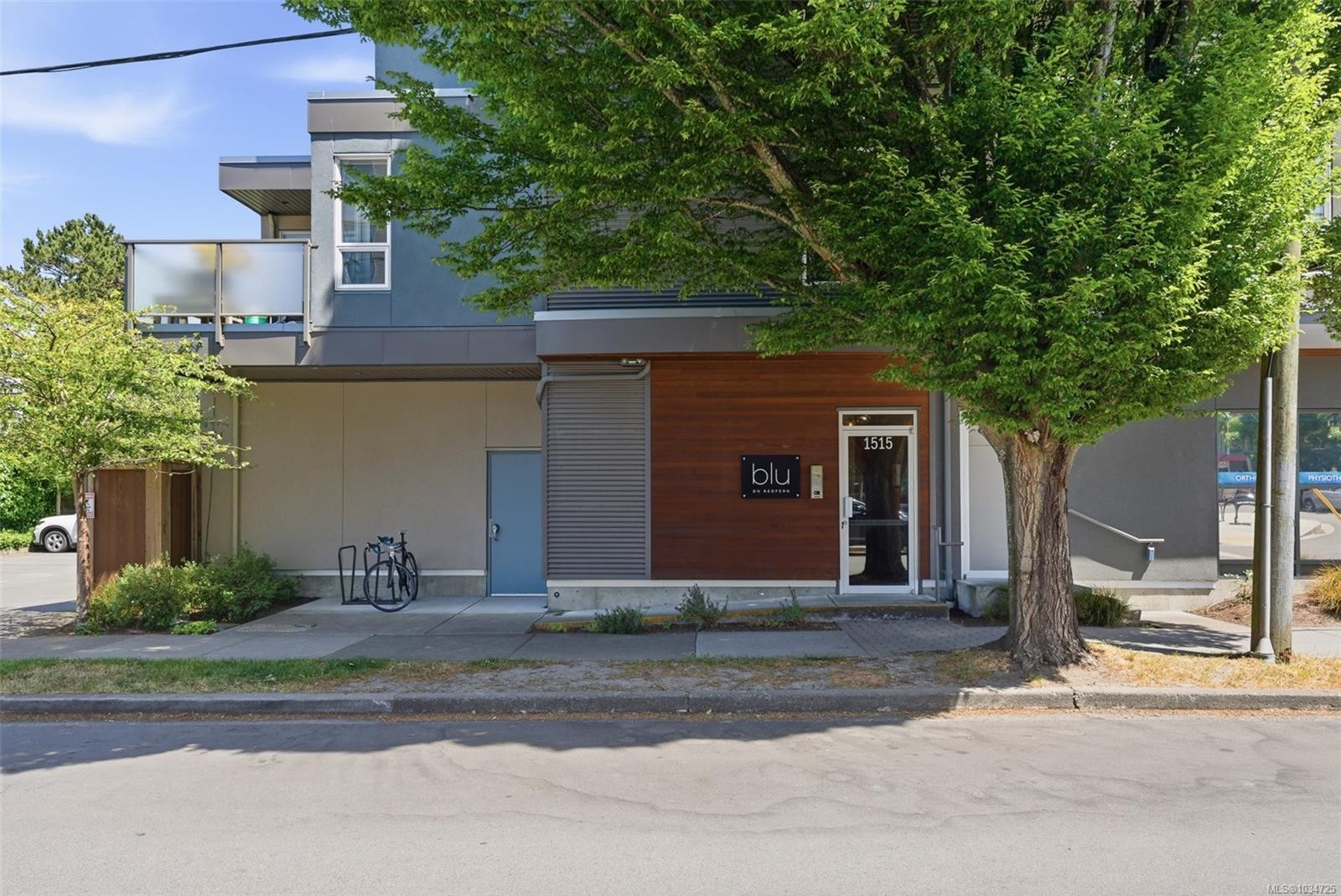 #303-1515 Redfern St, Victoria, BC - Outdoor With Balcony