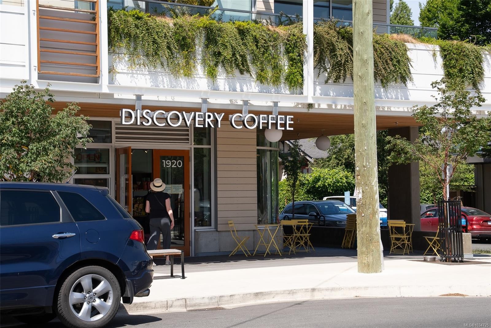 #303-1515 Redfern St, Victoria, BC - Outdoor