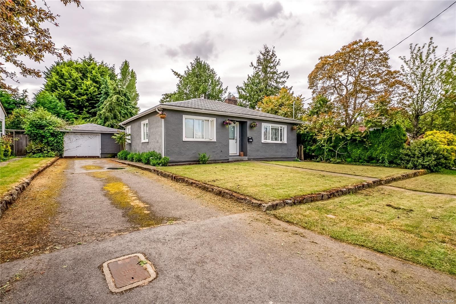 1661 Freeman Ave, Saanich, BC