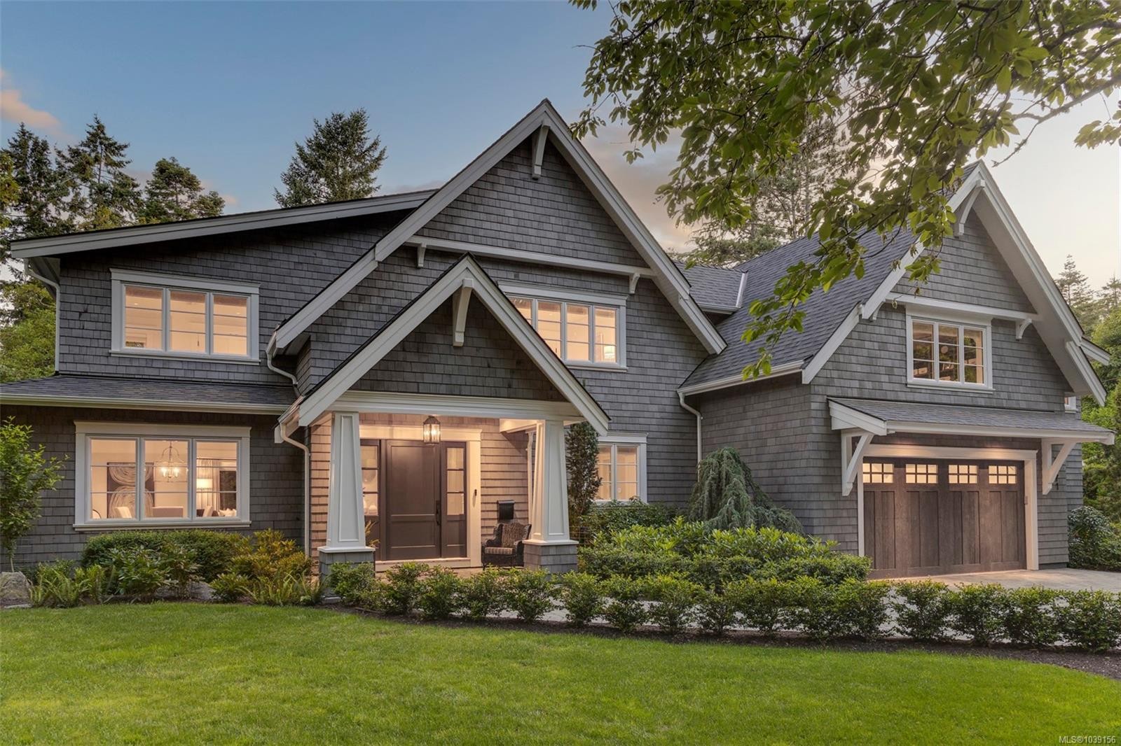 2571 Macdonald Dr West, Saanich, BC