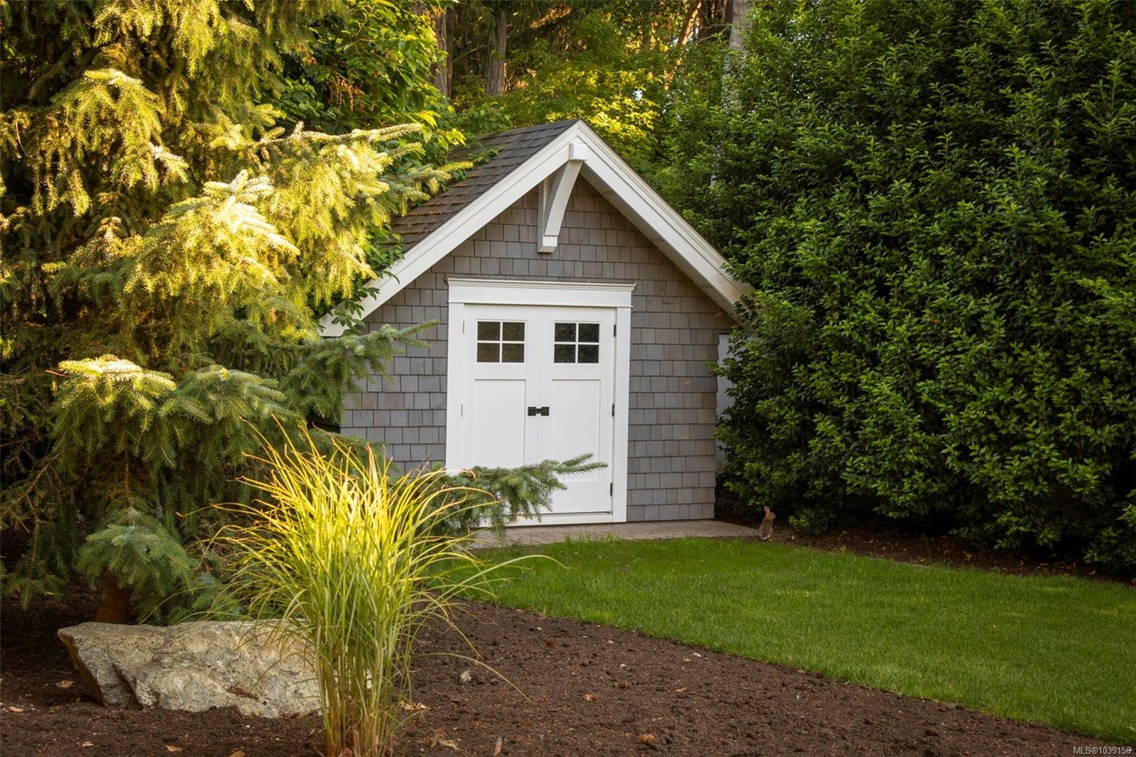 2571 Macdonald Dr West, Saanich, BC