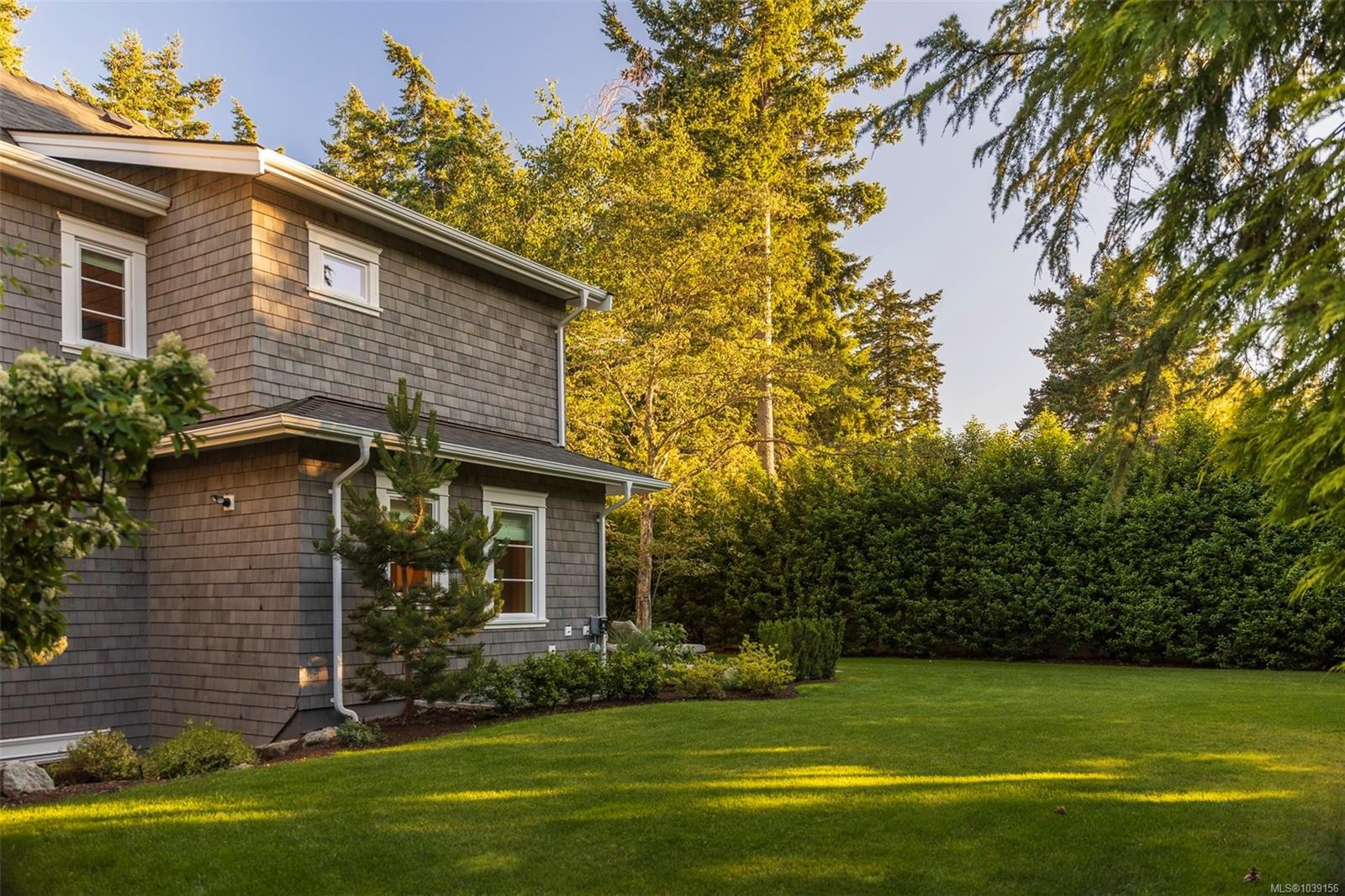 2571 Macdonald Dr West, Saanich, BC