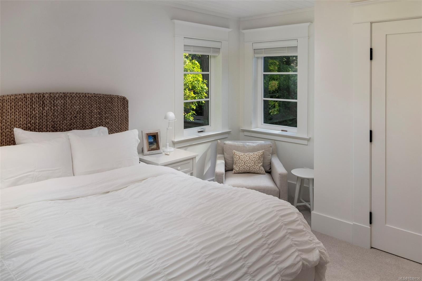 2571 Macdonald Dr West, Saanich, BC