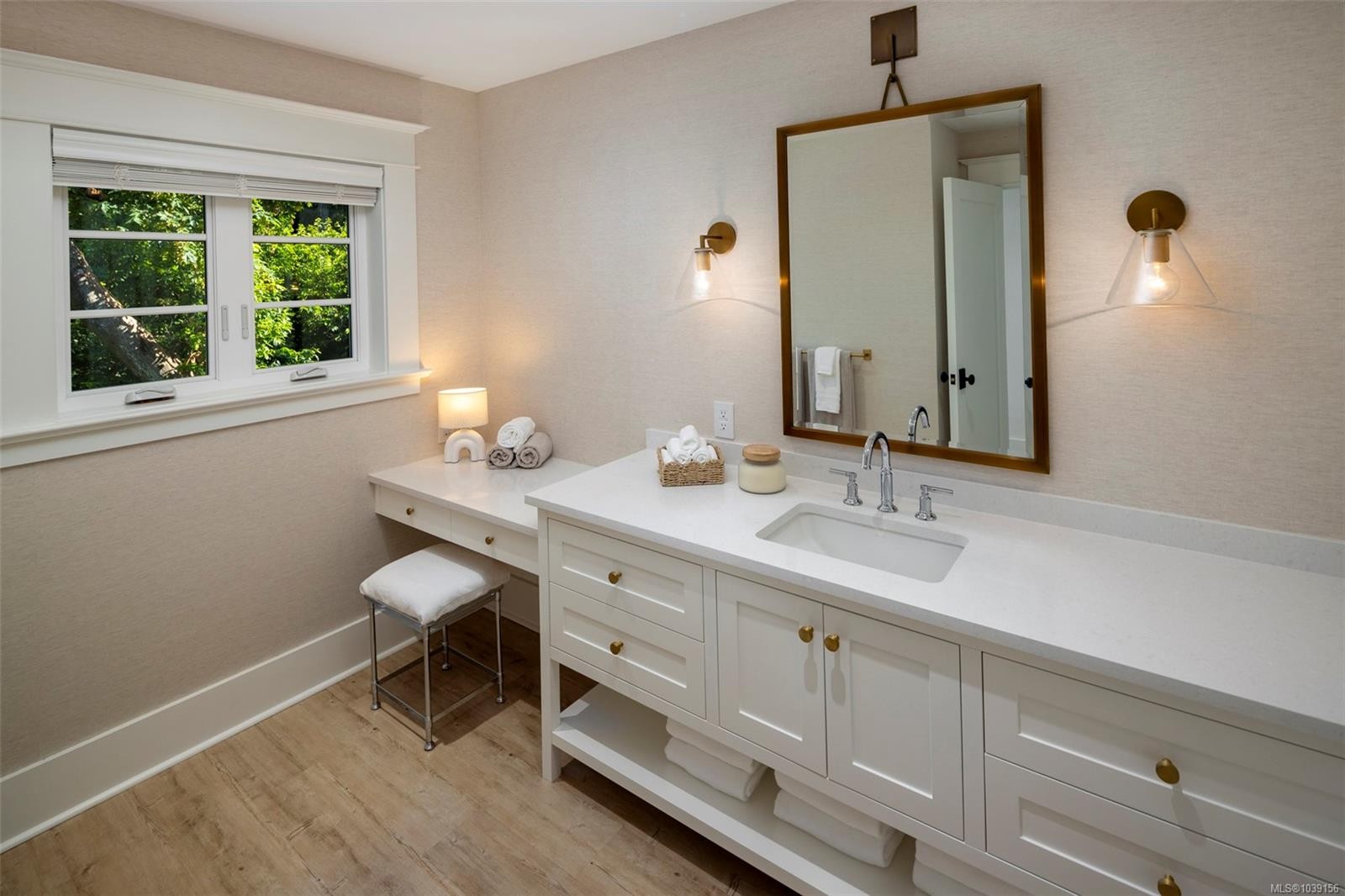 2571 Macdonald Dr West, Saanich, BC