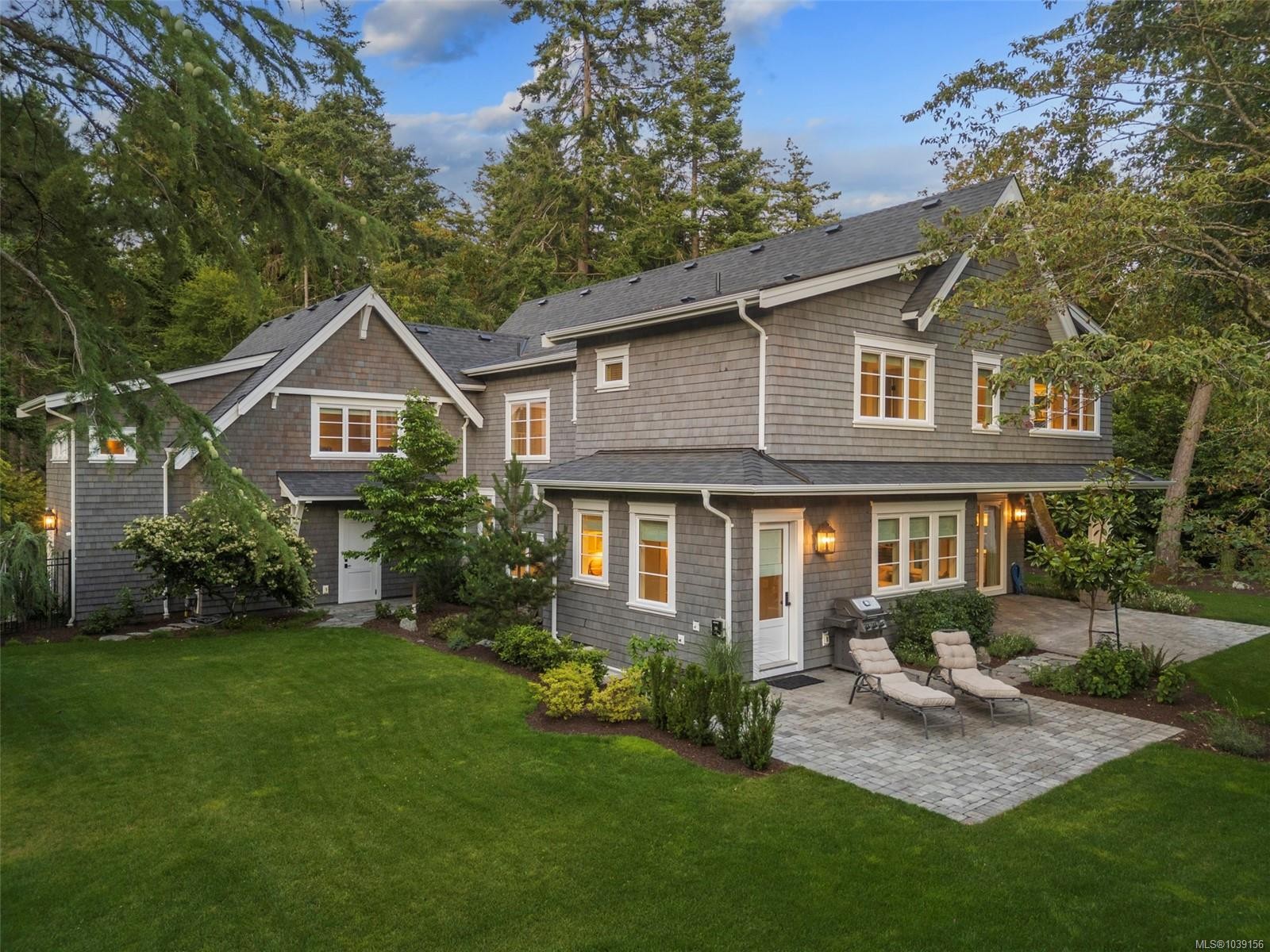 2571 Macdonald Dr West, Saanich, BC
