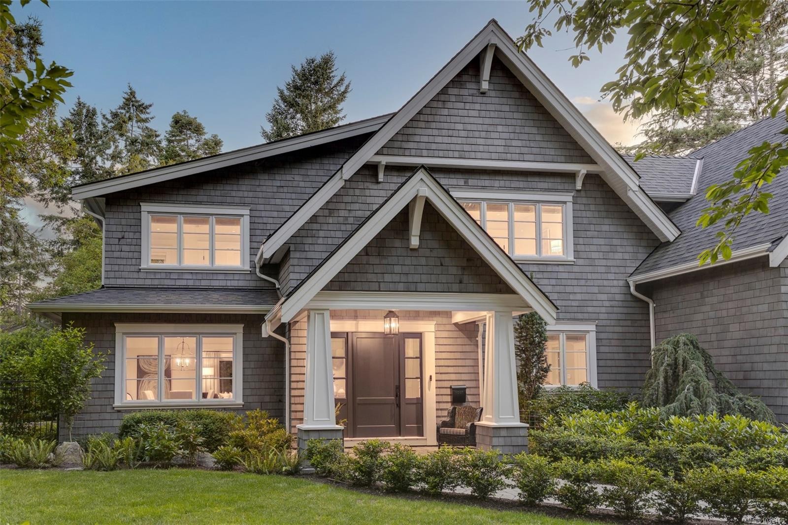 2571 Macdonald Dr West, Saanich, BC