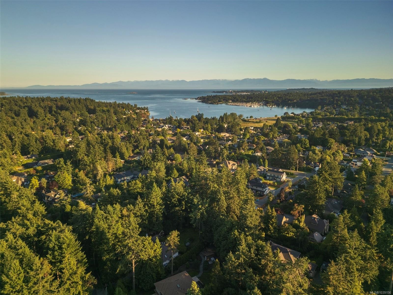 2571 Macdonald Dr West, Saanich, BC