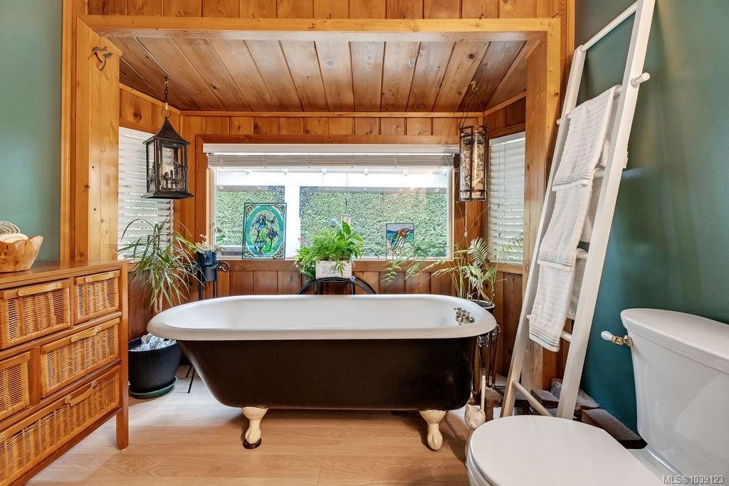 435 Davis Rd, Ladysmith, BC