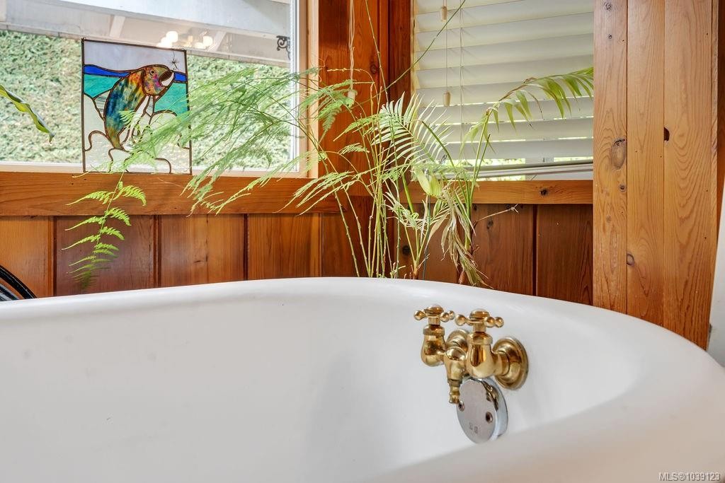 435 Davis Rd, Ladysmith, BC