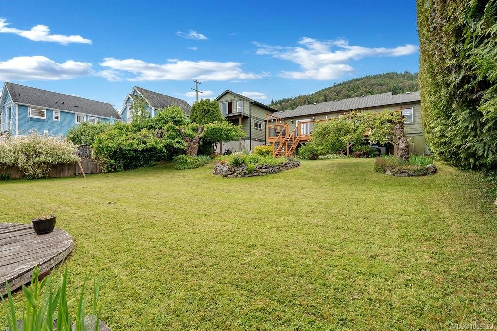 435 Davis Rd, Ladysmith, BC