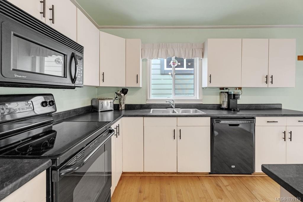 435 Davis Rd, Ladysmith, BC