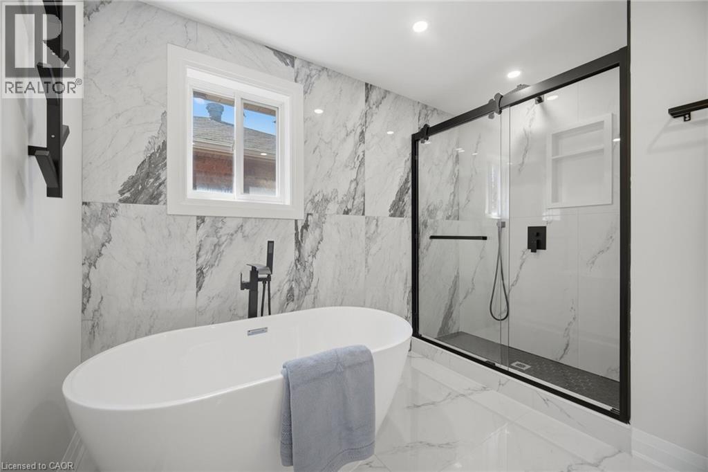 11 Wessenger Drive, Barrie, ON - Indoor Photo Showing Bathroom