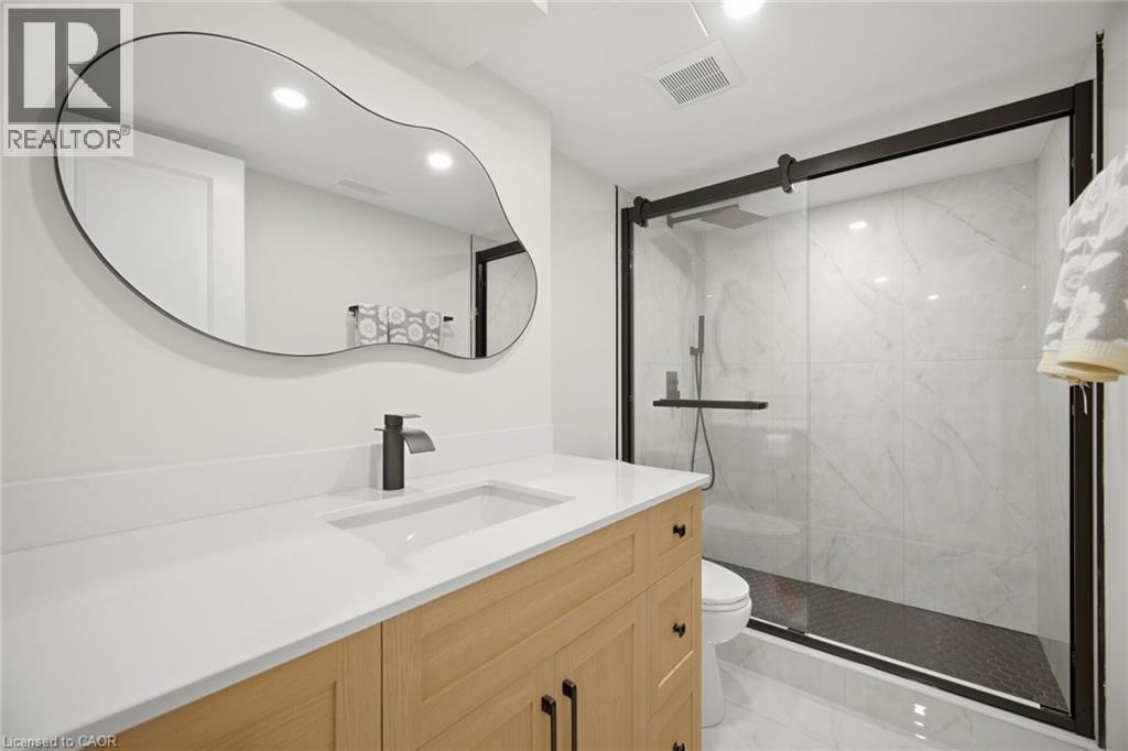 11 Wessenger Drive, Barrie, ON - Indoor Photo Showing Bathroom
