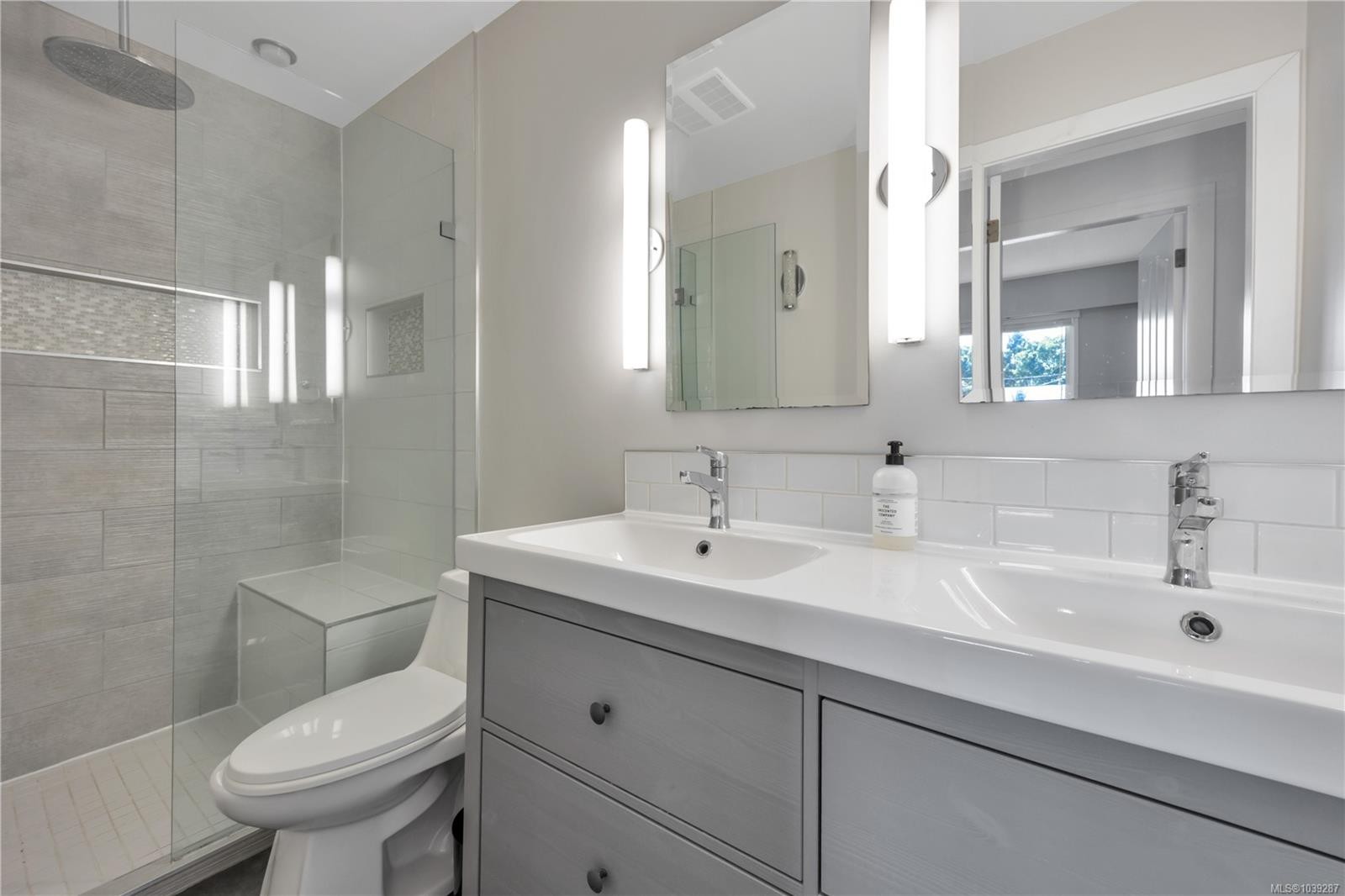3236 Cedar Hill Rd, Saanich, BC