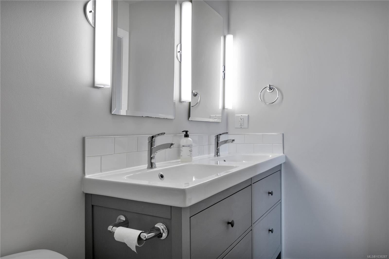 3236 Cedar Hill Rd, Saanich, BC