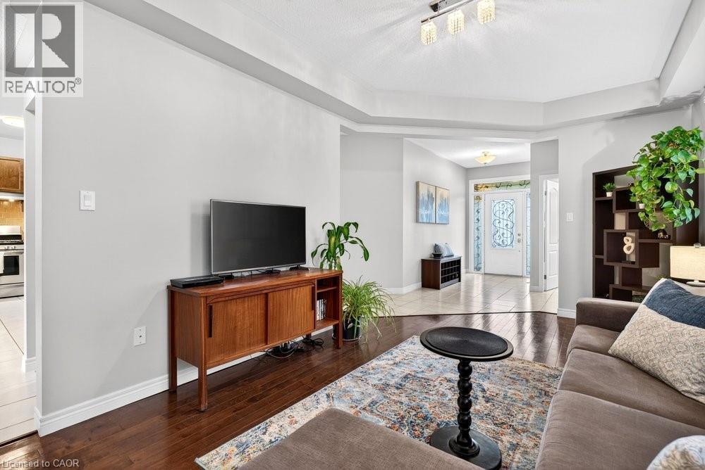 7 Summerwind Drive, Hamilton, ON