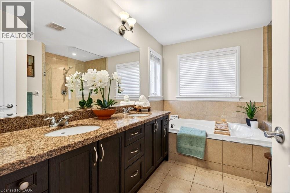 7 Summerwind Drive, Hamilton, ON