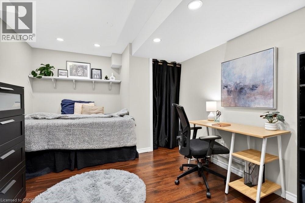 7 Summerwind Drive, Hamilton, ON