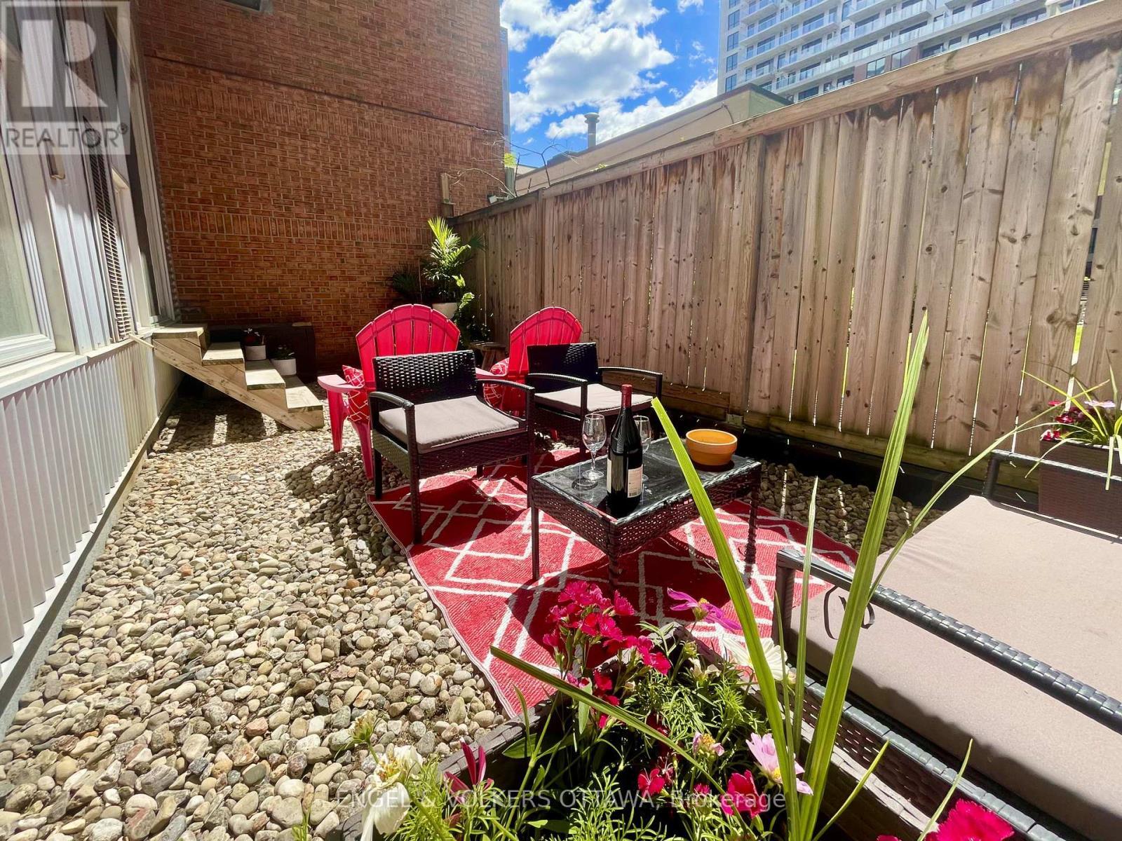 104 - 360 Cumberland Street, Ottawa, ON