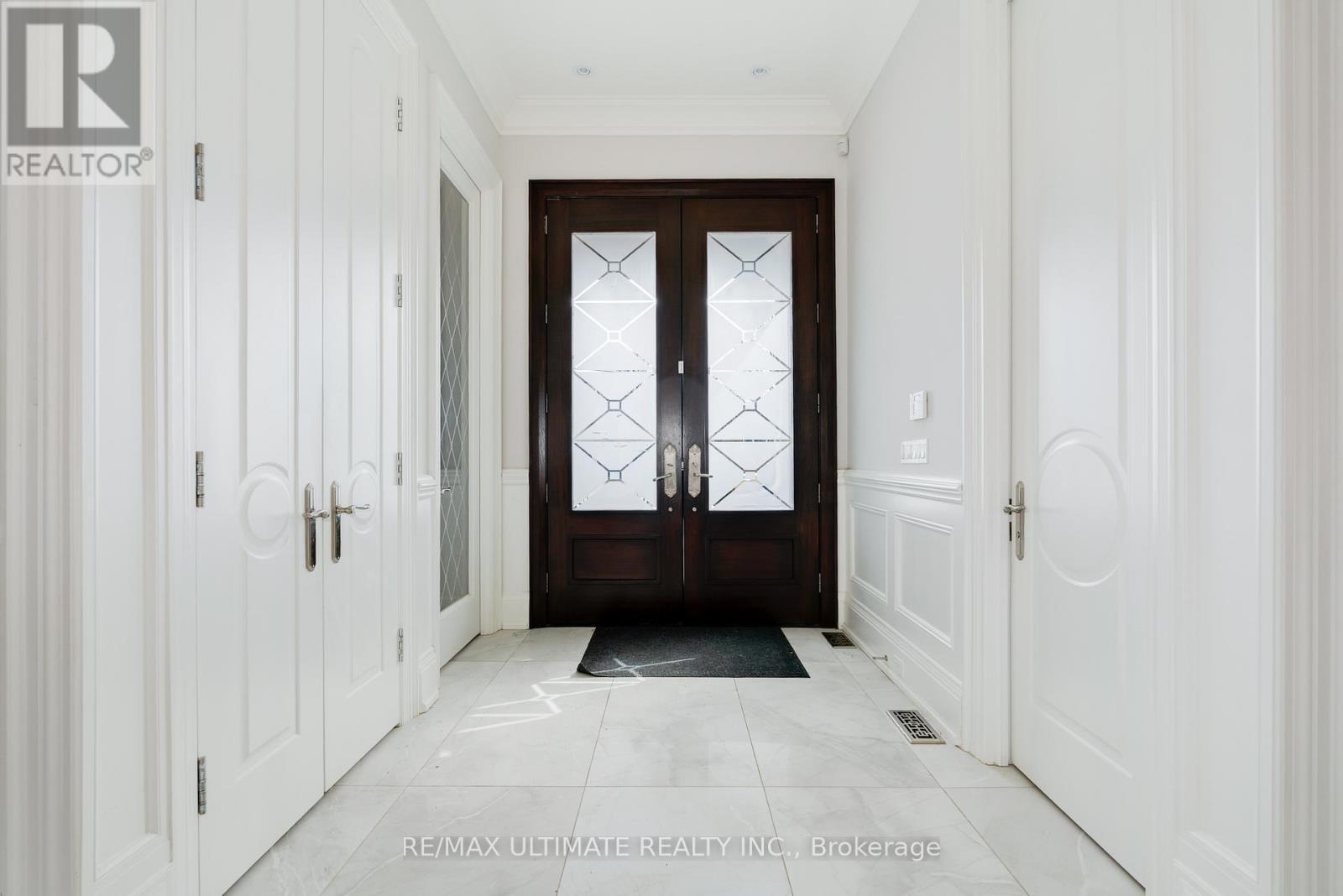 2 Poplar Drive, Richmond Hill, ON