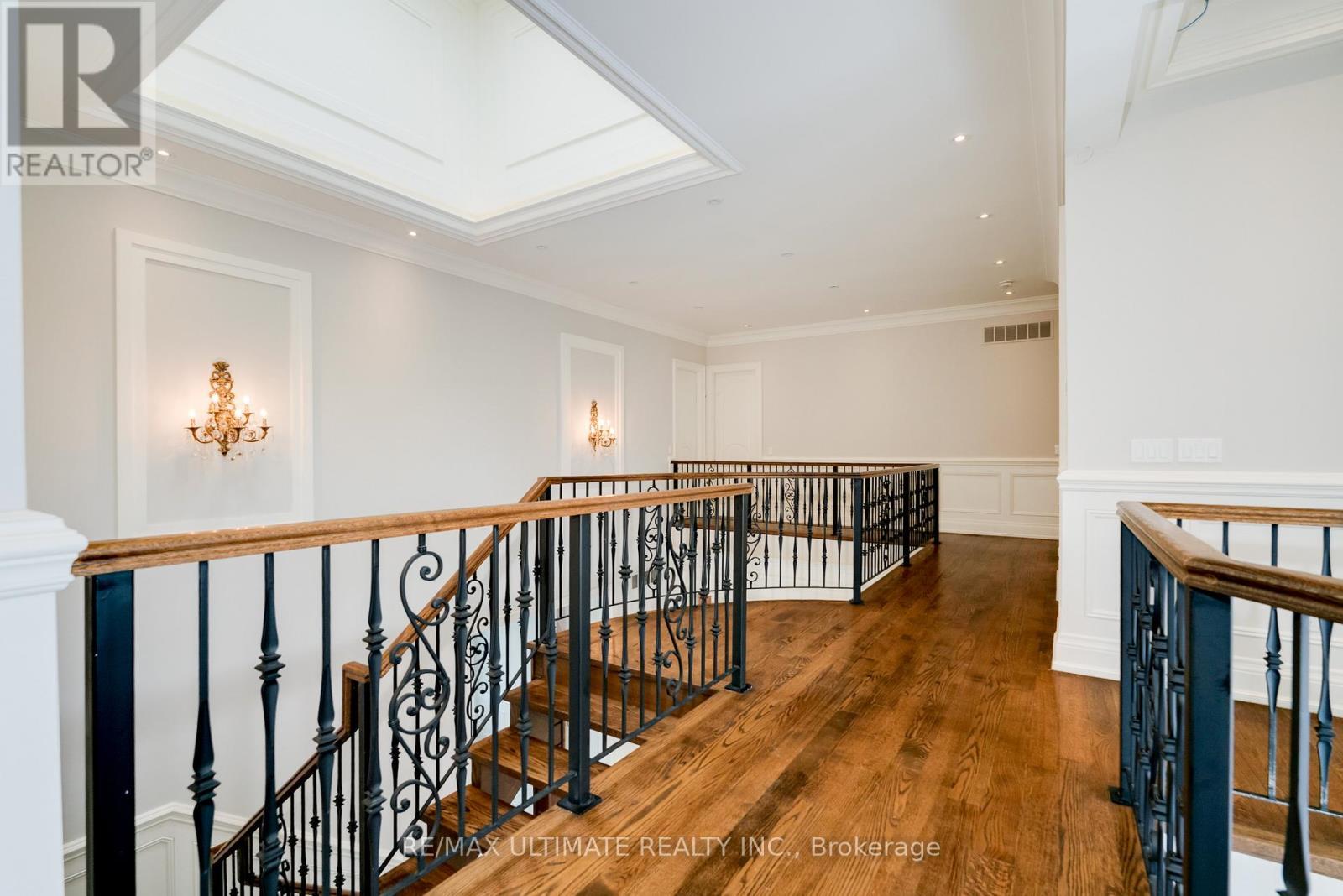2 Poplar Drive, Richmond Hill, ON