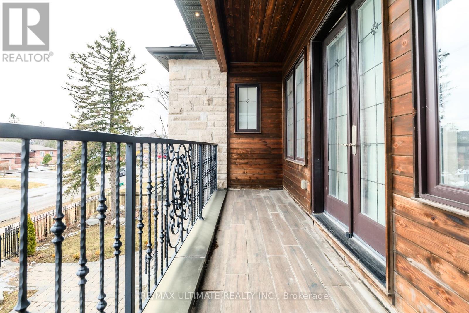 2 Poplar Drive, Richmond Hill, ON