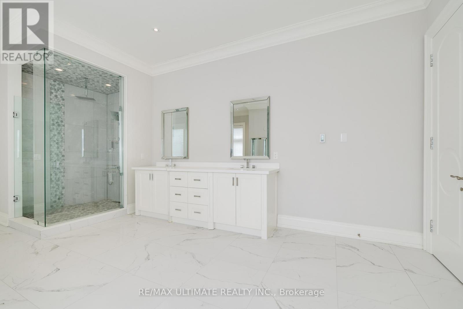 2 Poplar Drive, Richmond Hill, ON