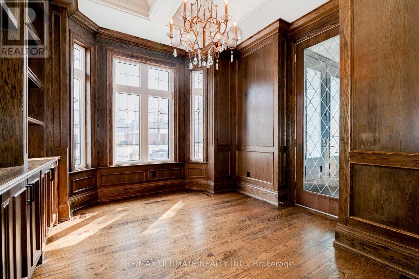 2 Poplar Drive, Richmond Hill, ON