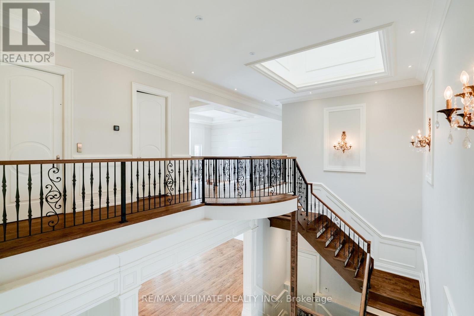 2 Poplar Drive, Richmond Hill, ON