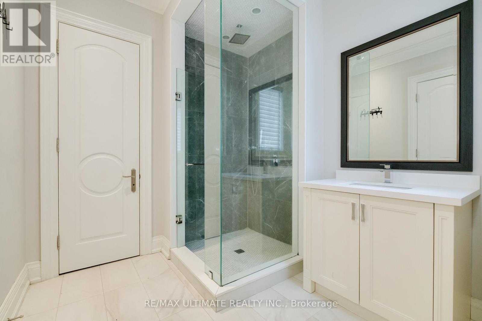 2 Poplar Drive, Richmond Hill, ON