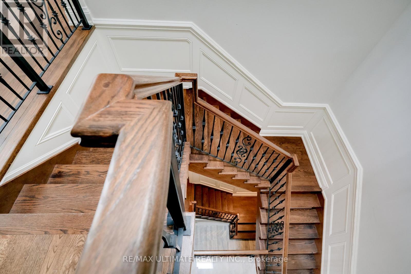 2 Poplar Drive, Richmond Hill, ON