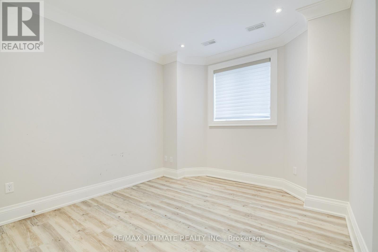 2 Poplar Drive, Richmond Hill, ON