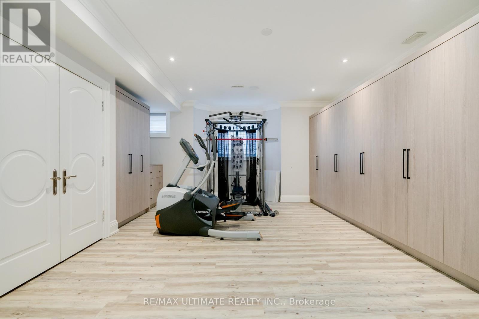2 Poplar Drive, Richmond Hill, ON