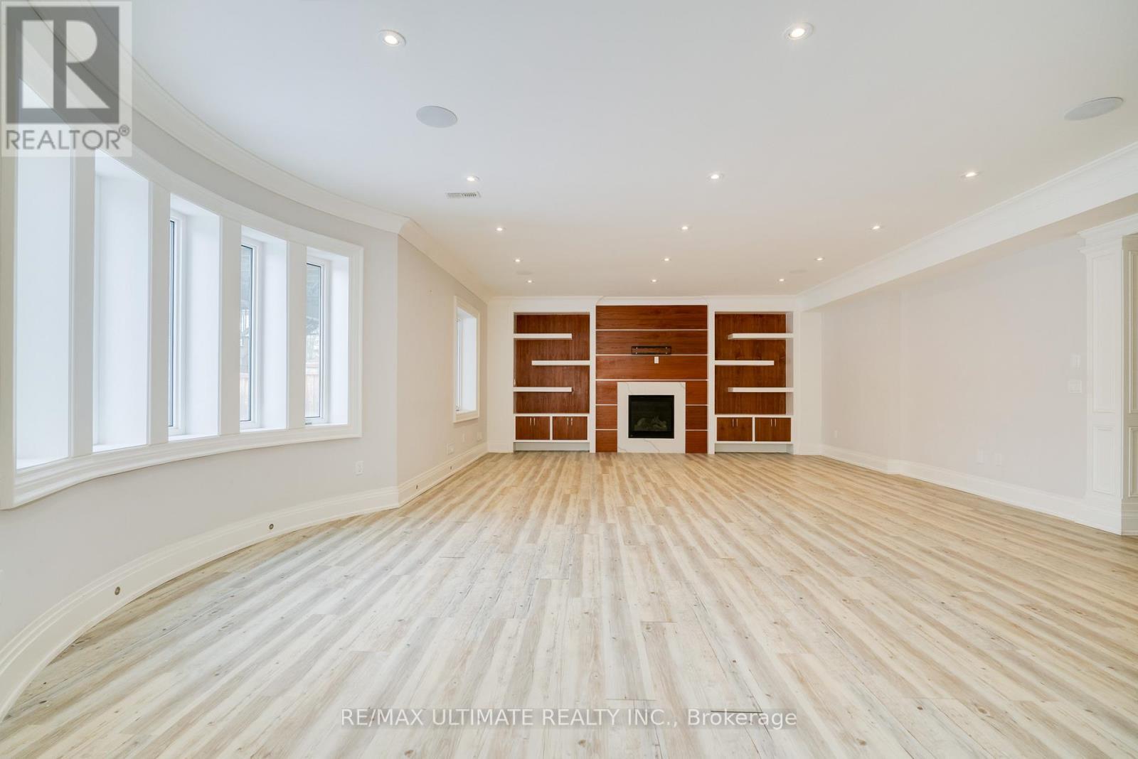 2 Poplar Drive, Richmond Hill, ON