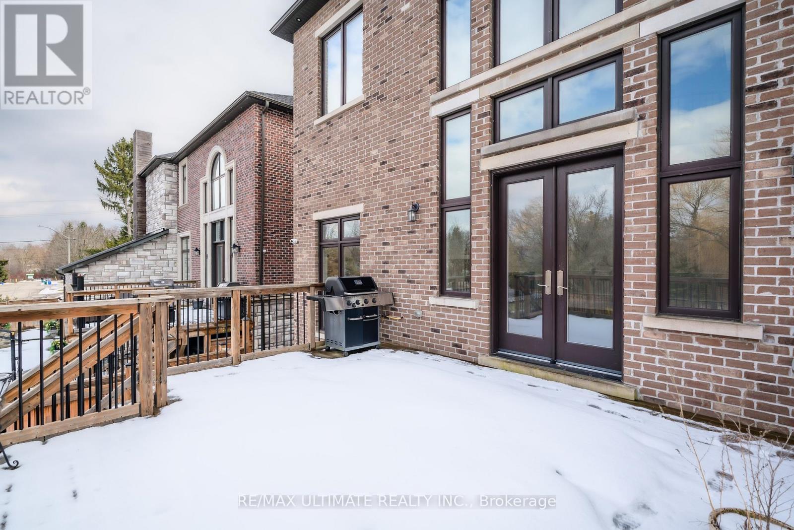 2 Poplar Drive, Richmond Hill, ON