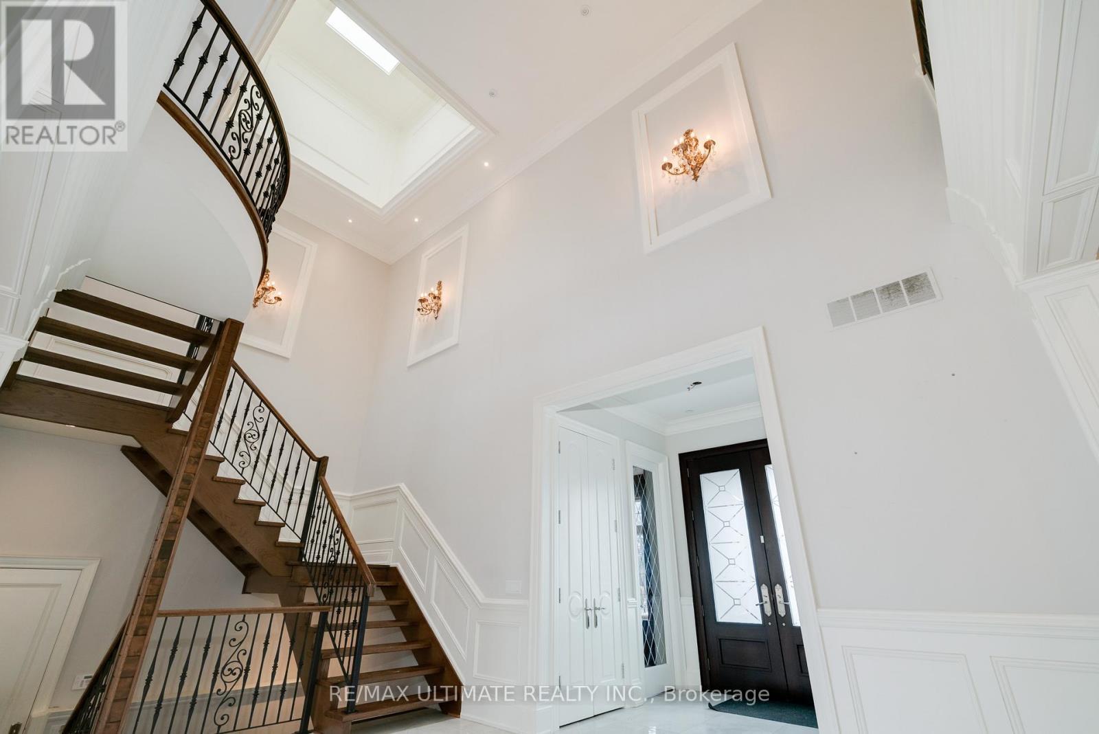 2 Poplar Drive, Richmond Hill, ON