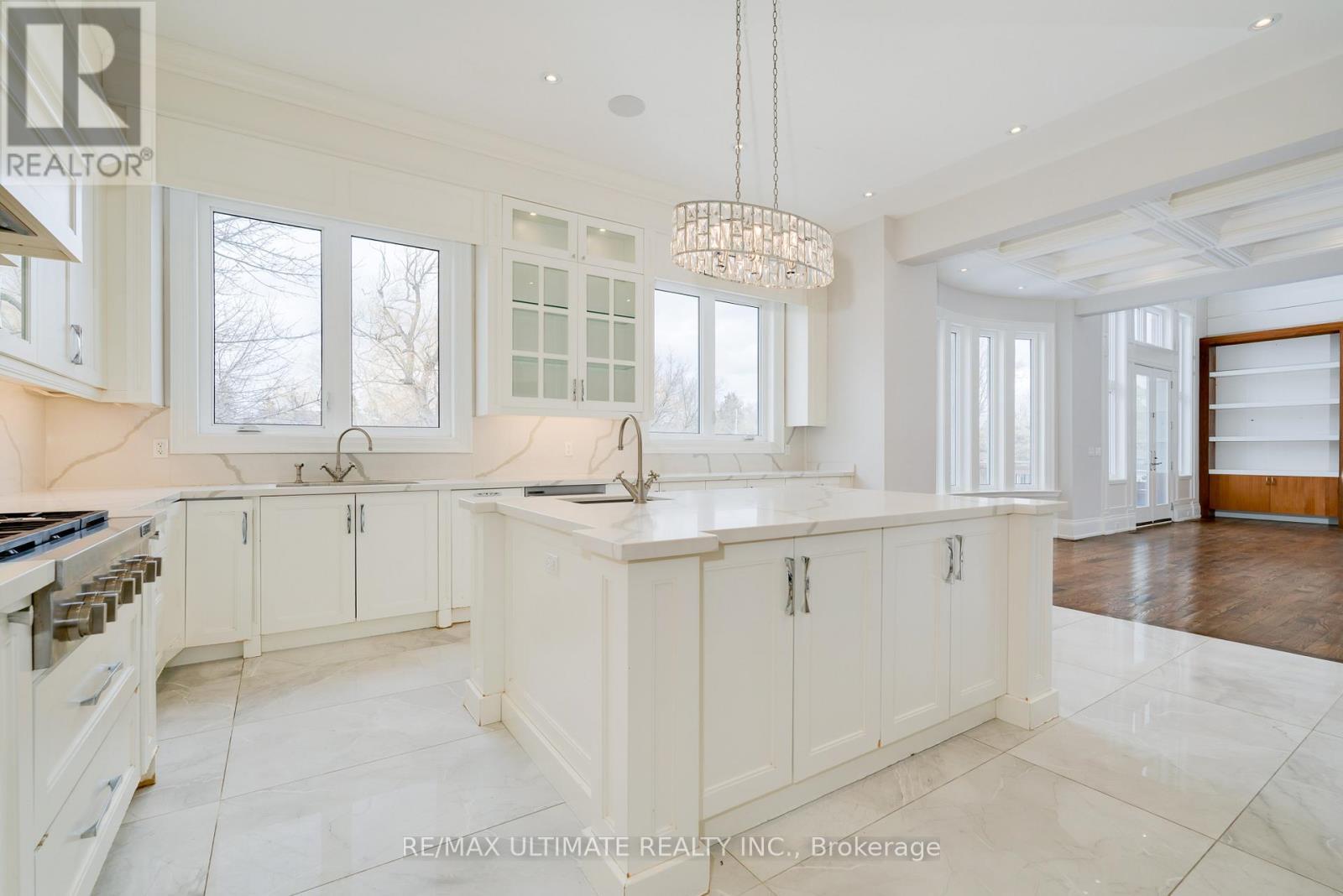 2 Poplar Drive, Richmond Hill, ON