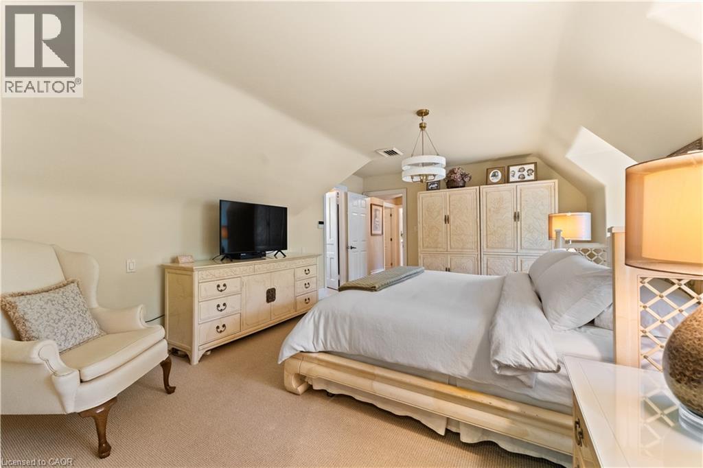 Southwest bedroom. 2 double closets, one with a smaller inner closet. Hand scraped dark maple. Shutters, freshly painted. Baseboard heating connected to gas boiler. - 3040 First Street, Burlington, ON - Indoor Photo Showing Bathroom