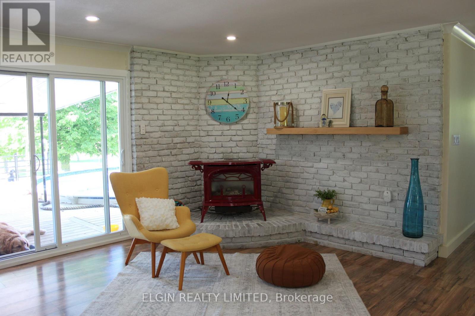 Front house gas fireplace heat source - 42445 John Wise Line, Central Elgin, ON