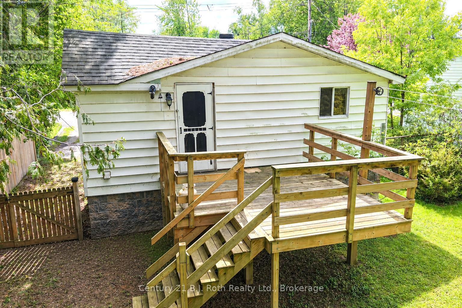 Large back deck - 3427 Coronation Avenue, Severn (West Shore), ON