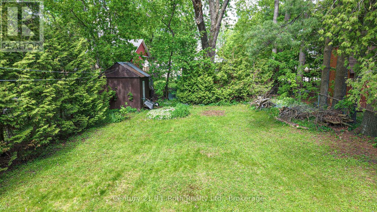 Private yard - 3427 Coronation Avenue, Severn (West Shore), ON