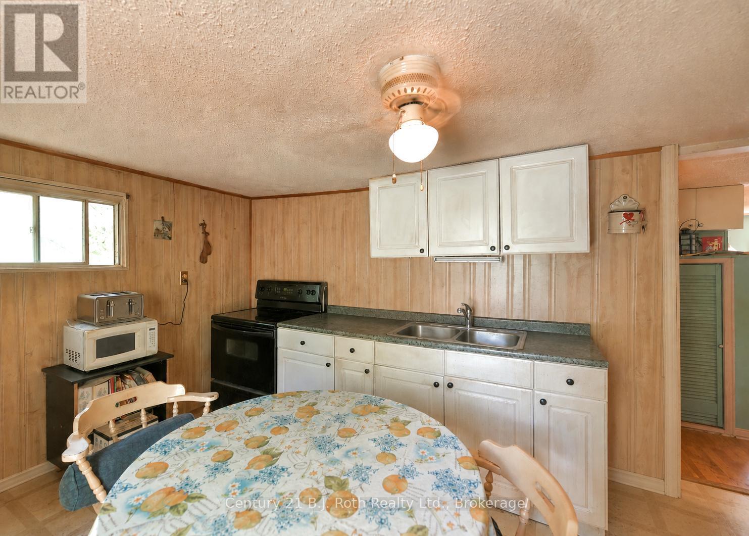 Kitchen (AI enhanced) - 3427 Coronation Avenue, Severn (West Shore), ON